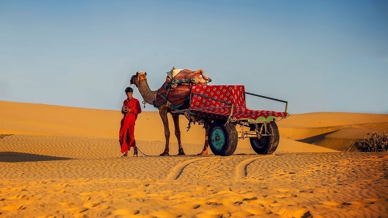 Jaisalmer golden sandstone fort and Thar Desert